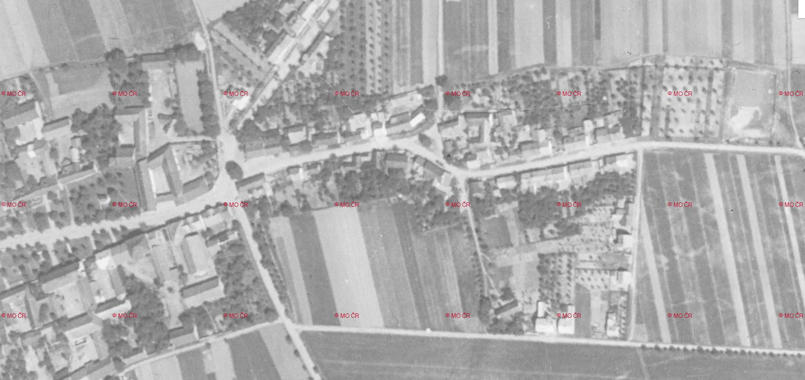 OBEC TOVÉŘ-LETECKÉ SNÍMKOVÁNÍ 1.7.1947.png